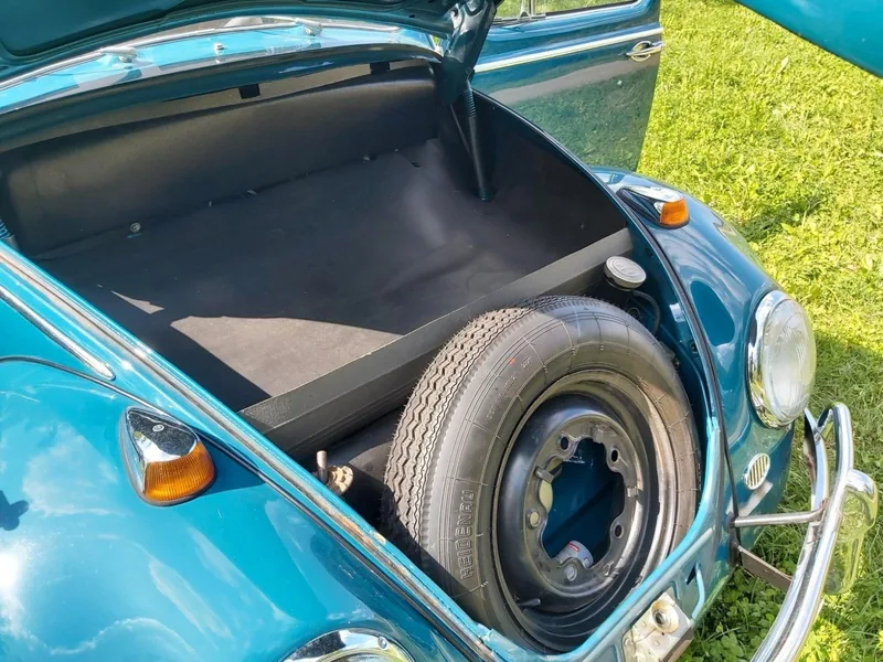 Paulinchen – Kofferraum mit Reserverad